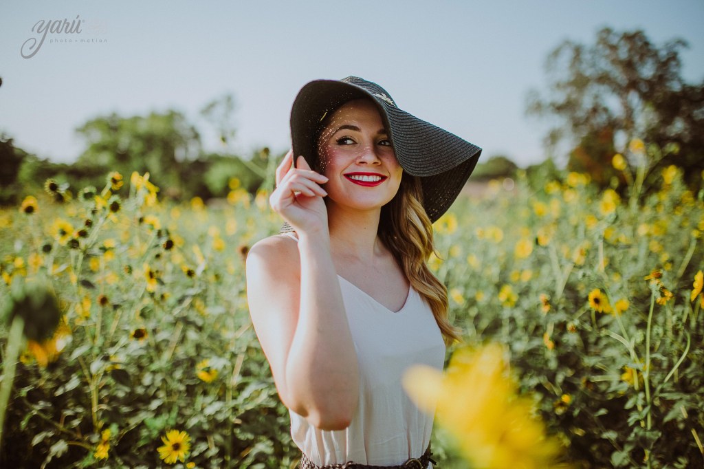 Photoshoot_Jessica_Sunflower_Field_Dallas_Texas_Yaruphotomotion_R-206