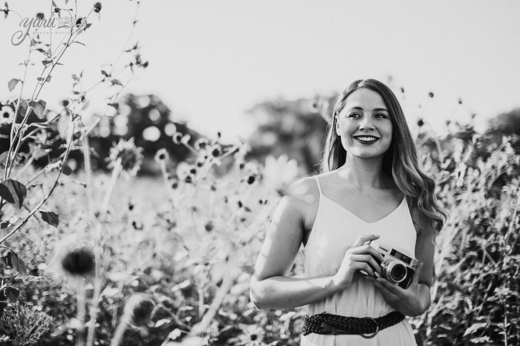 Photoshoot_Jessica_Sunflower_Field_Dallas_Texas_YaRuPhotomotion_Y-159