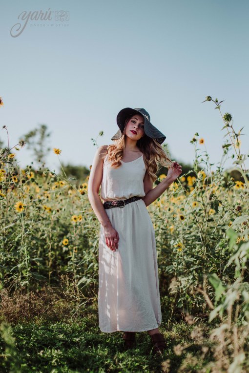 Photoshoot_Jessica_Sunflower_Field_Dallas_Texas_YaRuPhotomotion_Y-208