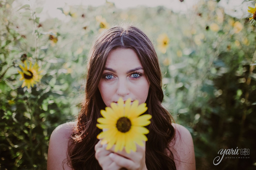 Photoshoot_Victoria_Sunflower_Field_Dallas_Texas_Yaruphotomotion_R-111
