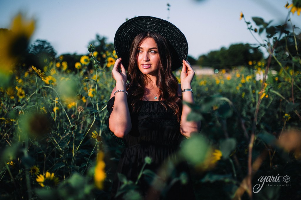 Photoshoot_Victoria_Sunflower_Field_Dallas_Texas_Yaruphotomotion_R-165