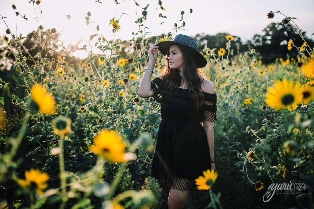 Photoshoot_Victoria_Sunflower_Field_Dallas_Texas_Yaruphotomotion_R-198