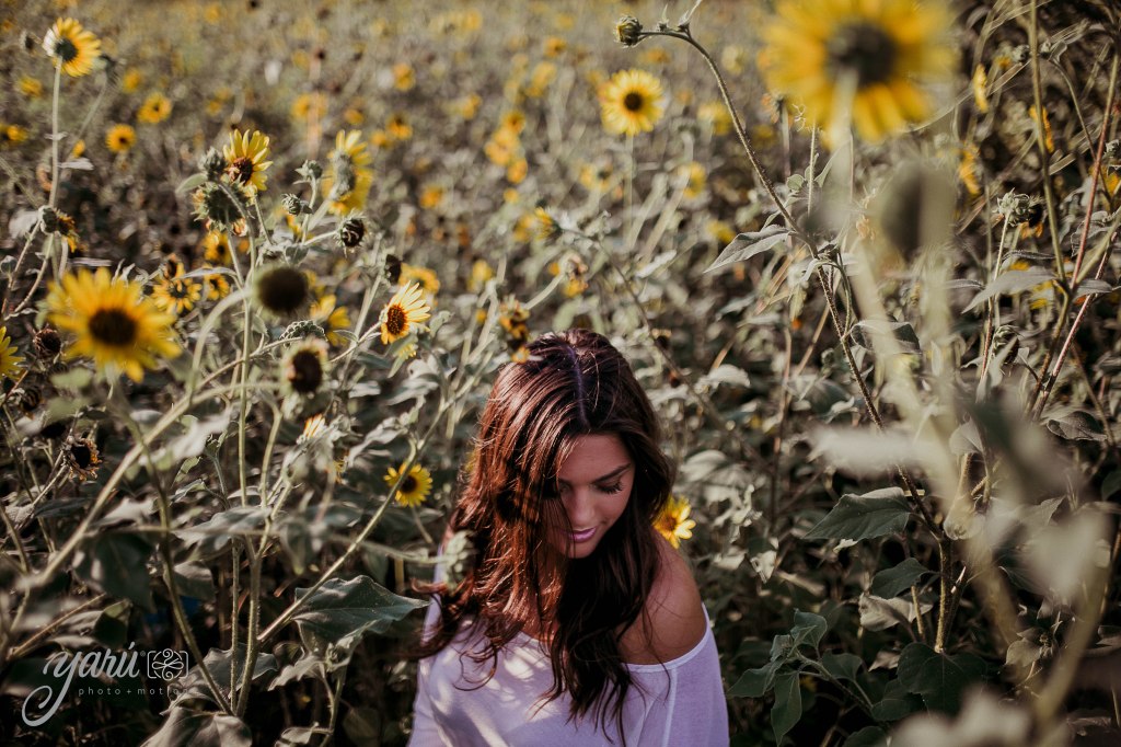 Photoshoot_Victoria_Sunflower_Field_Dallas_Texas_Yaruphotomotion_R-54