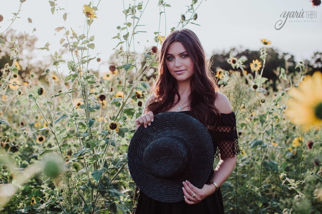 Photoshoot_Victoria_Sunflower_Field_Dallas_Texas_YaRuPhotomotion_Y-180
