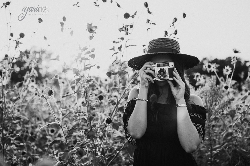 Photoshoot_Victoria_Sunflower_Field_Dallas_Texas_YaRuPhotomotion_Y-204