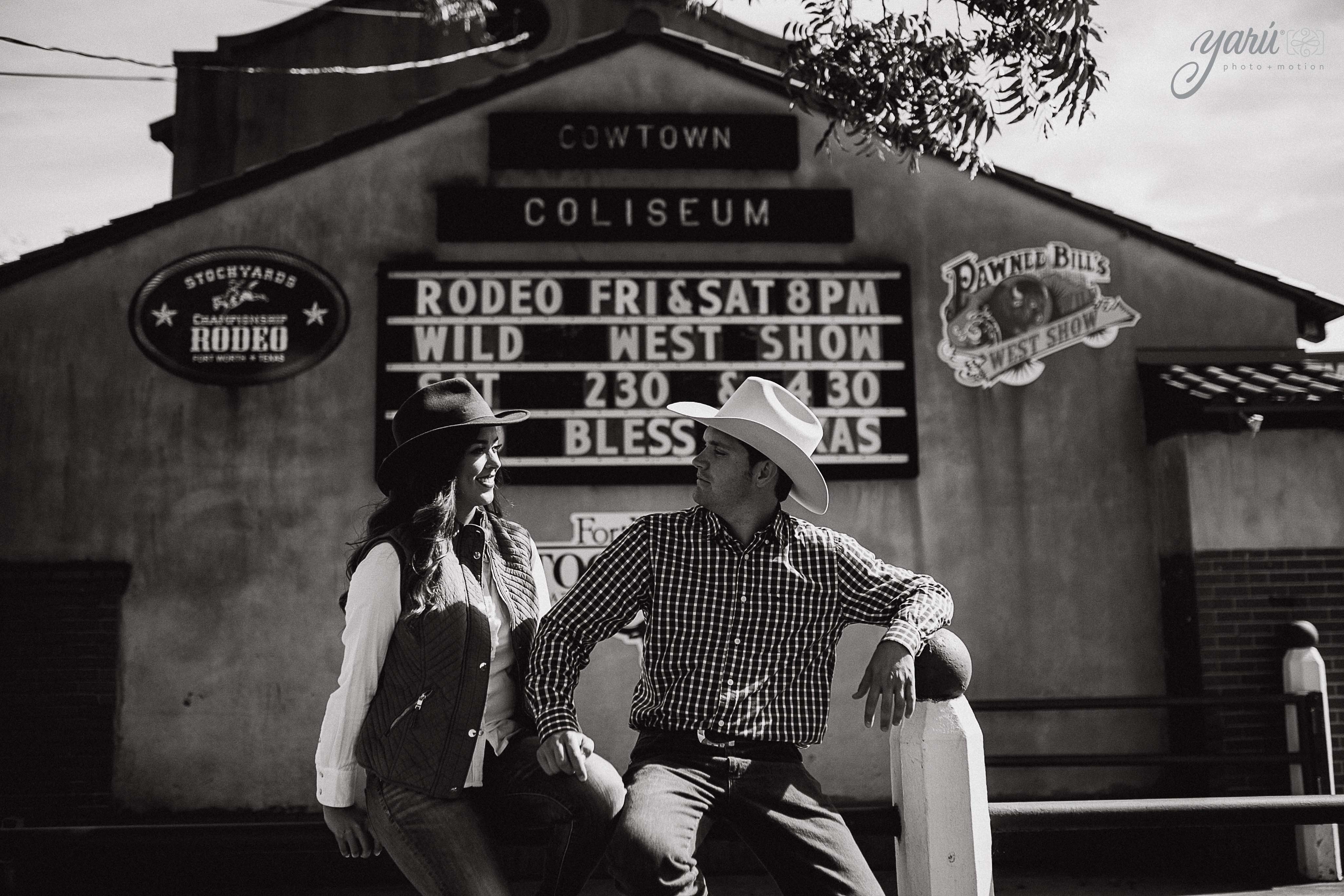 itzel_gustavo_engagement_session_texas_yaru_photo_motion_r-153 copia