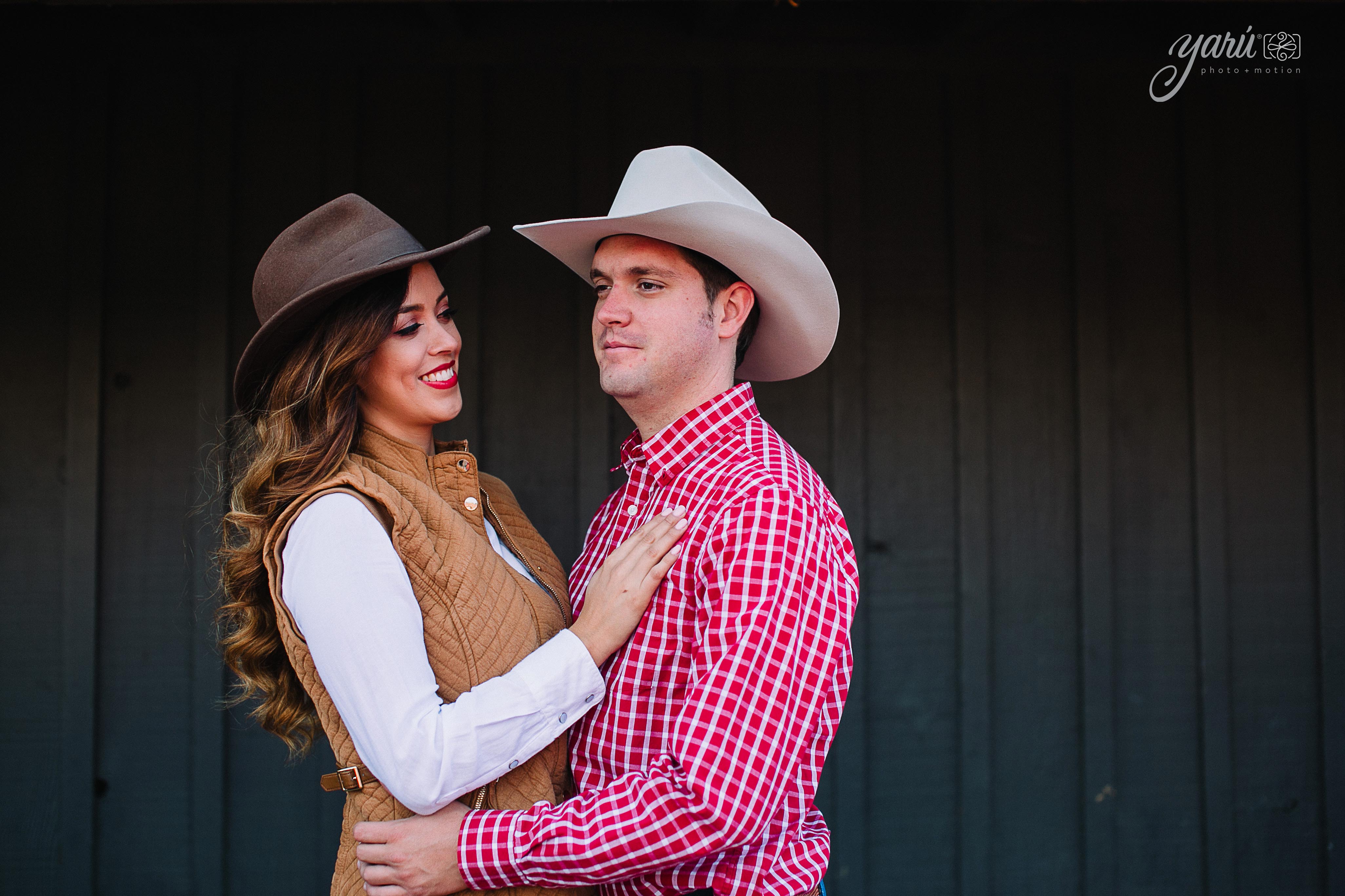 itzel_gustavo_engagement_session_texas_yaru_photo_motion_y-74 copia
